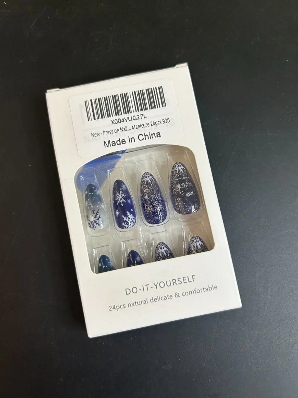 Snowflake Design Silver Glitter Medium Almond Press On Nails